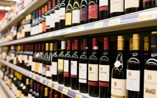 英国超市里红酒种类繁多，为何如此受欢迎？